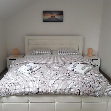 Apartmani Brigita Korenica Exteriör bild
