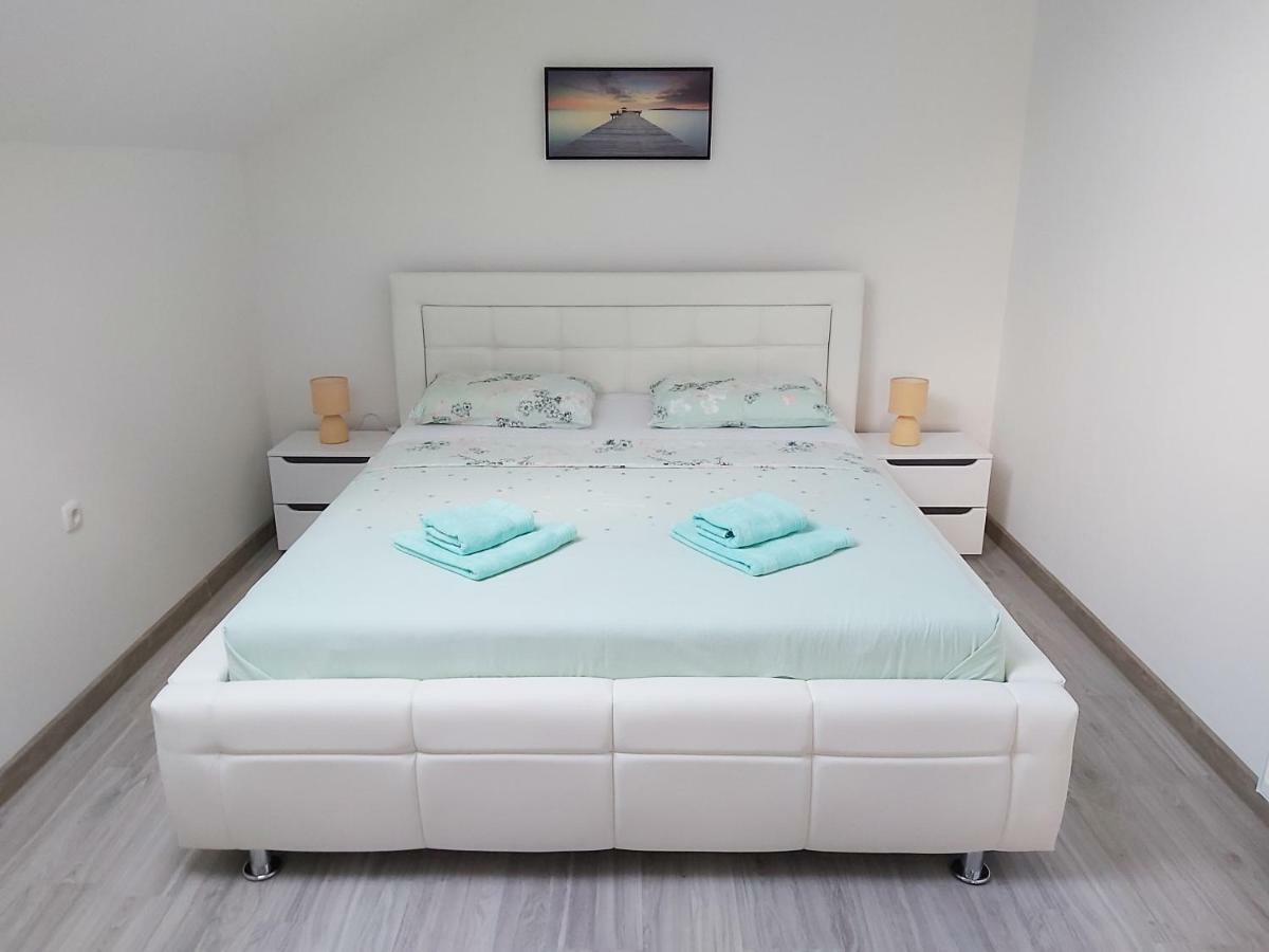 Apartmani Brigita Korenica Exteriör bild