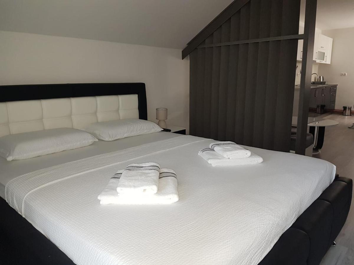 Apartmani Brigita Korenica Exteriör bild