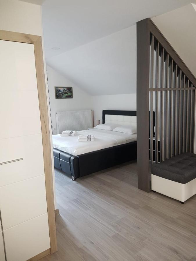 Apartmani Brigita Korenica Exteriör bild