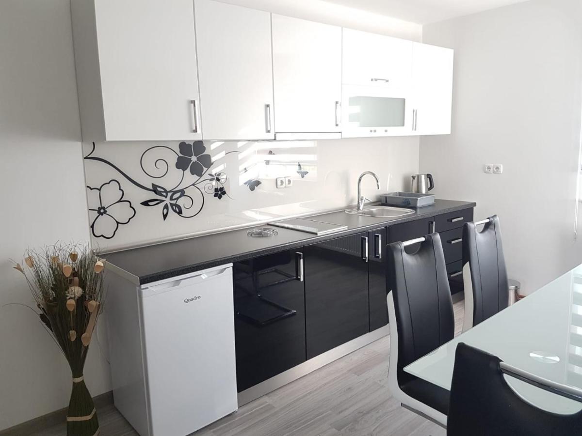 Apartmani Brigita Korenica Exteriör bild