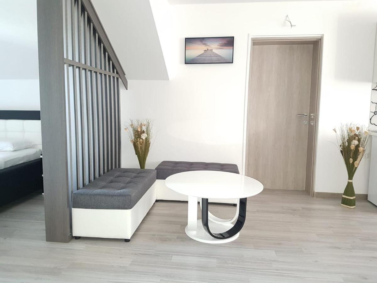 Apartmani Brigita Korenica Exteriör bild