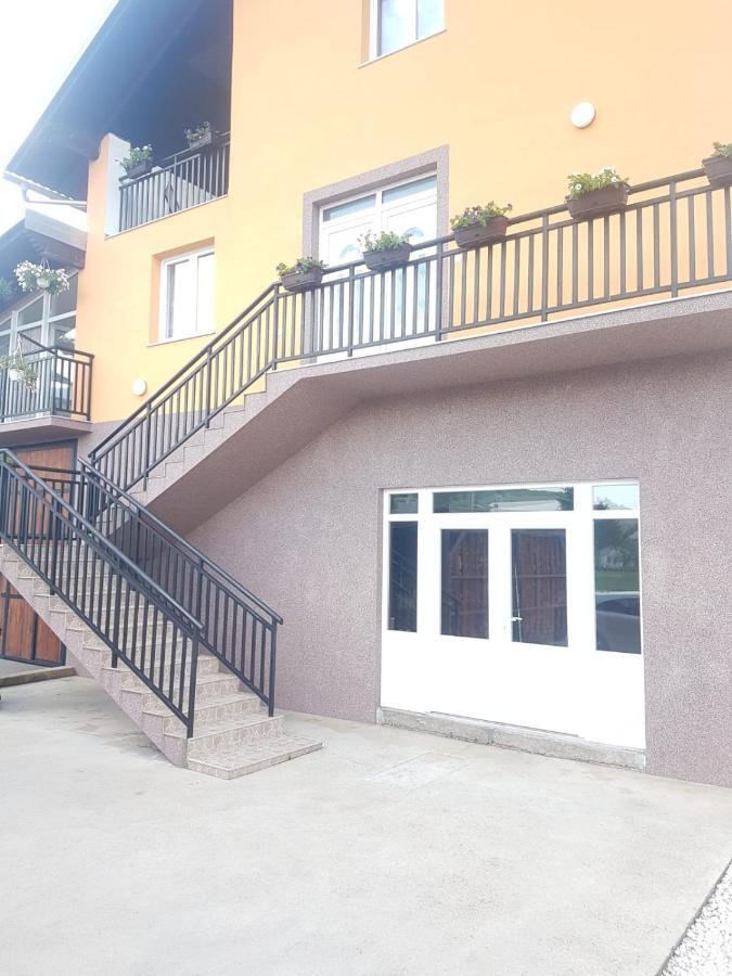Apartmani Brigita Korenica Exteriör bild