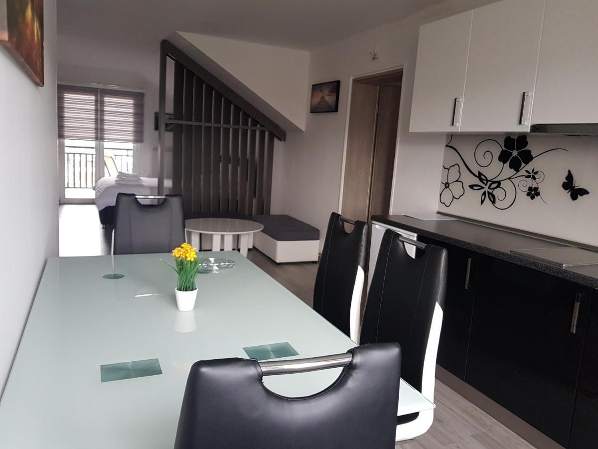 Apartmani Brigita Korenica Exteriör bild