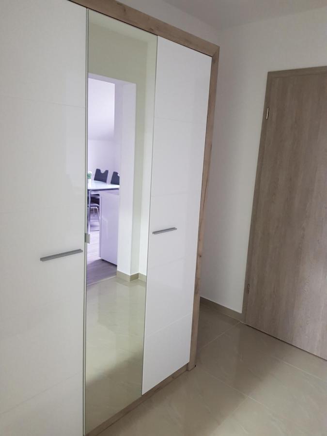 Apartmani Brigita Korenica Exteriör bild