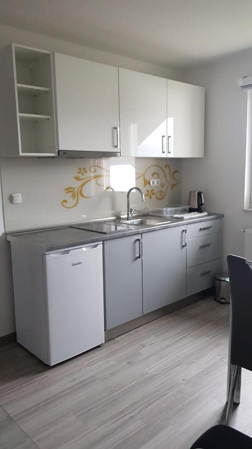 Apartmani Brigita Korenica Exteriör bild