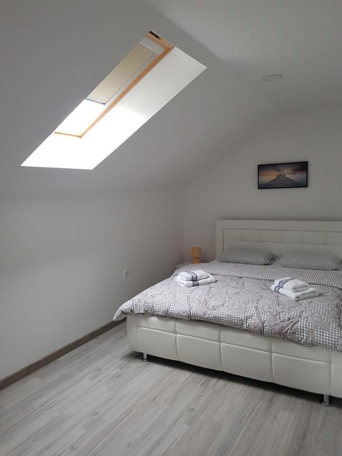 Apartmani Brigita Korenica Exteriör bild